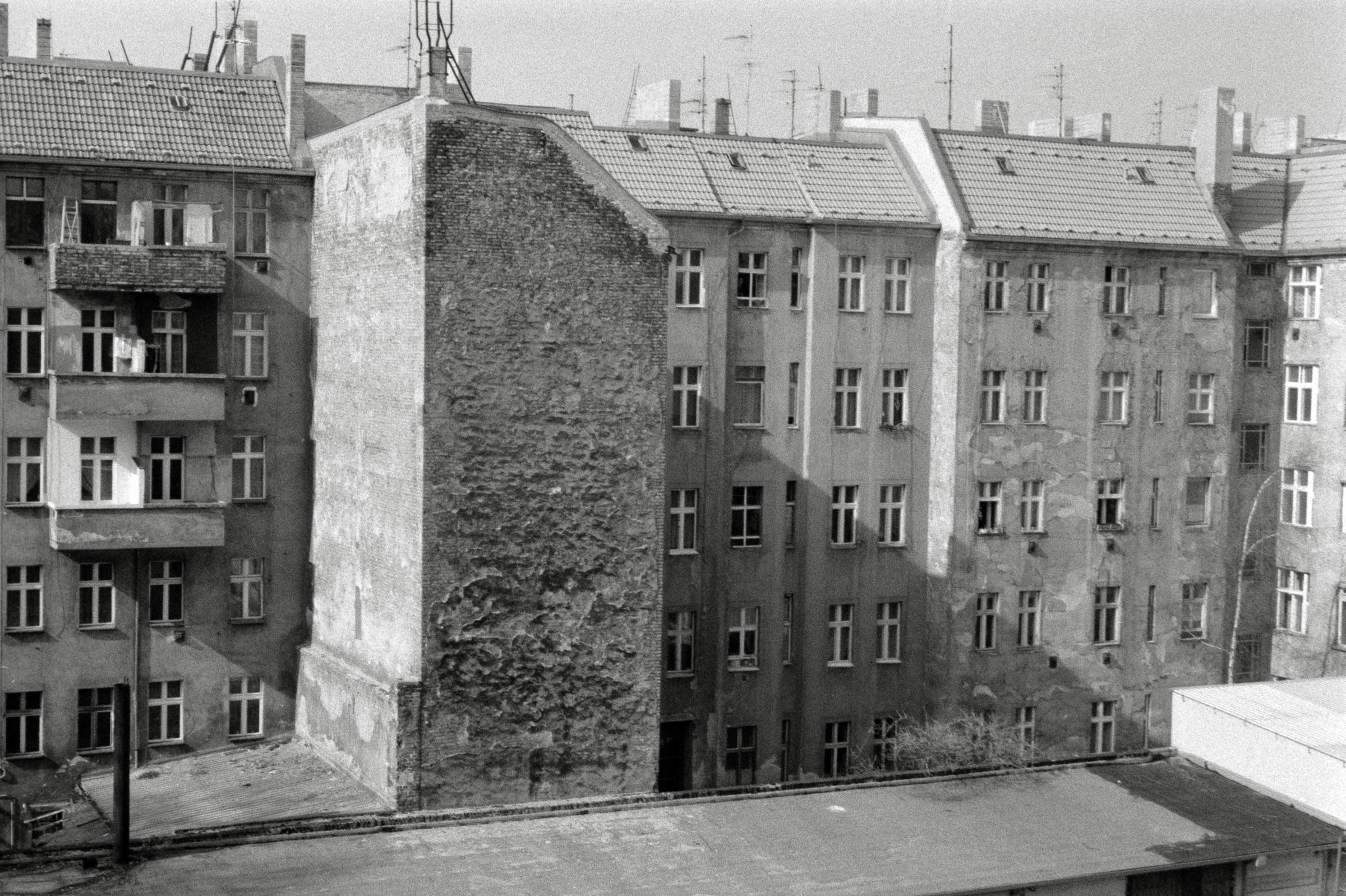 AHP F1993 03 007 sc240902 img22 NLP